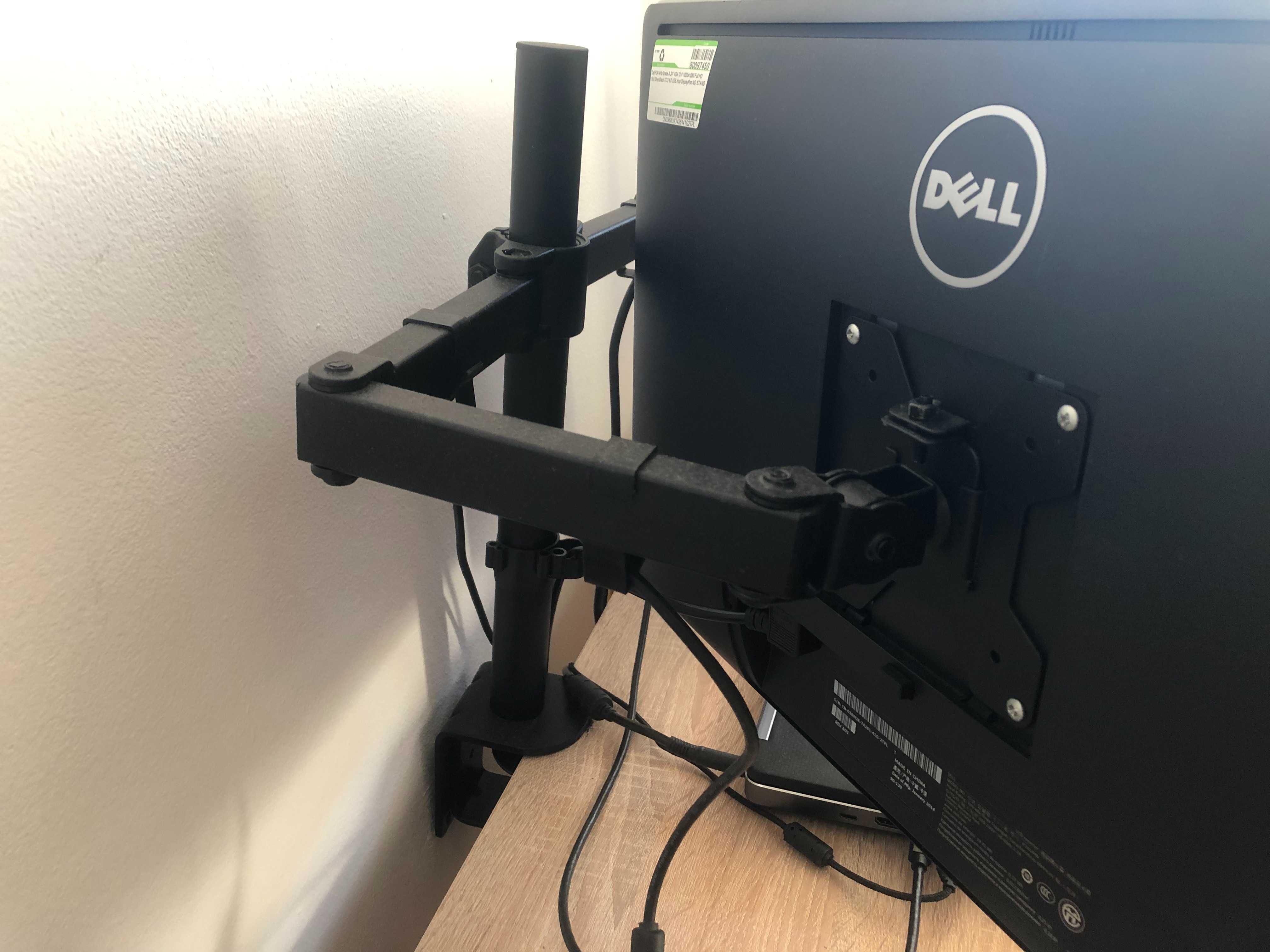 Dell U2412M - 2 монитора закачени на една регулируема стойка