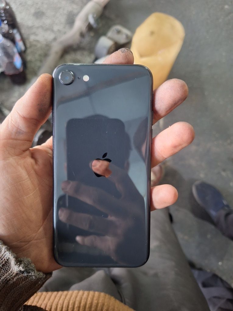 Iphone se 64gb aybi yuq