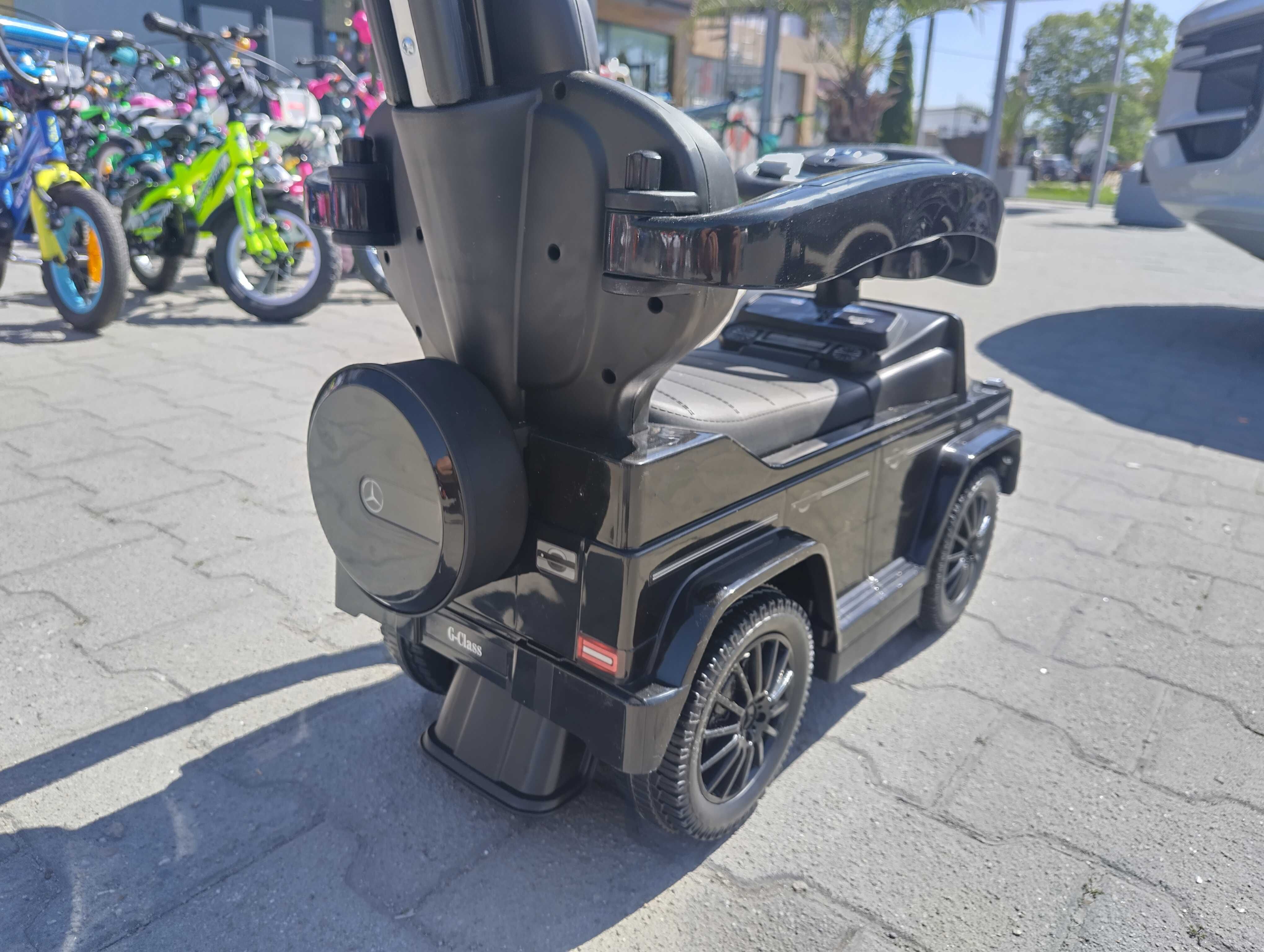 MERCEDES Кола за яздене с дръжка и сенник Mercedes-benz G350d черен