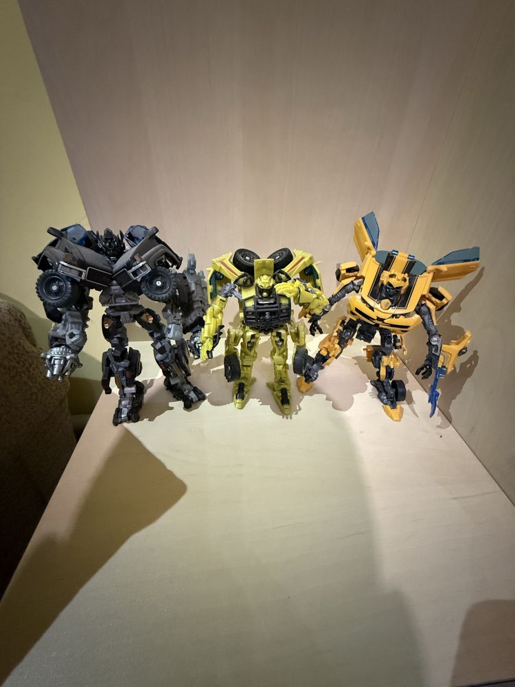 Продавам Transformers фигури