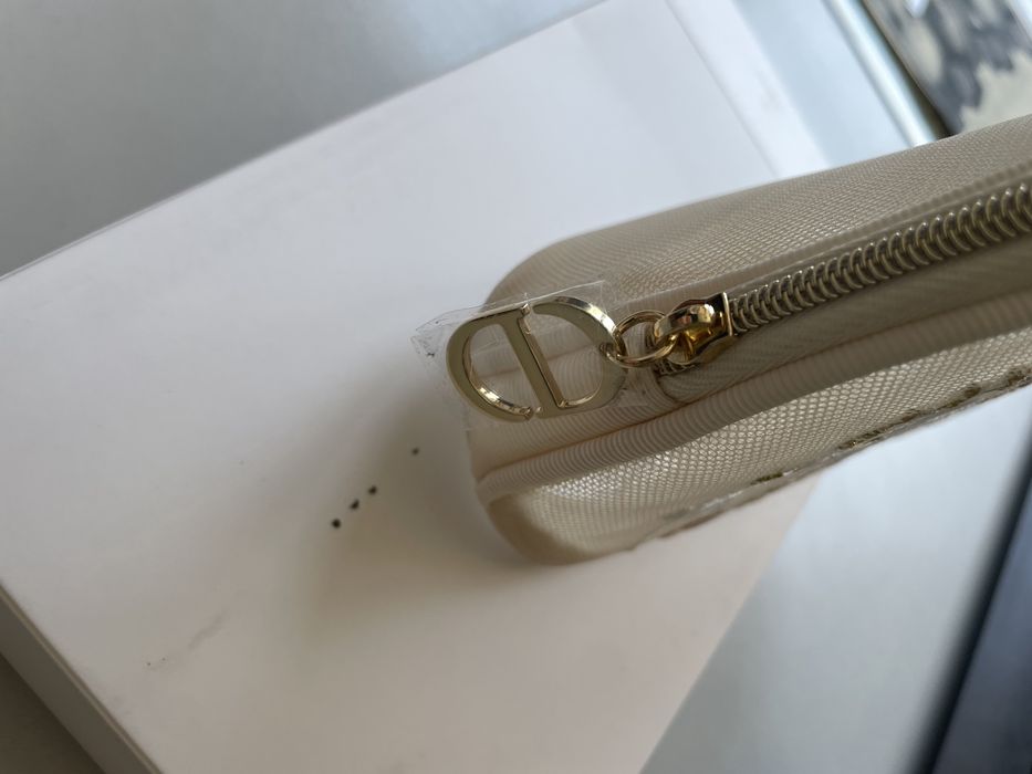 Нов несесер с кутия Dior