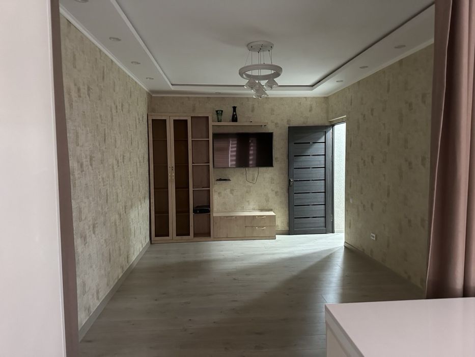 Продаётся 3-х ком. квартира 77 серия,  Зарафшан