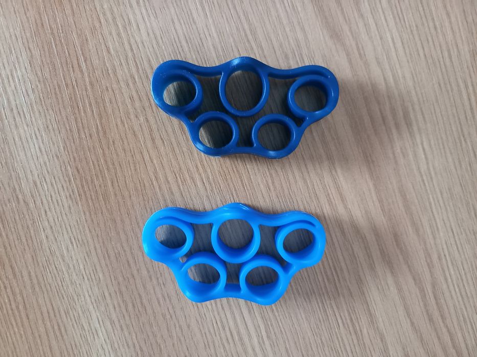 Set 2 bucati.Antrenor pentru  rezistenta degete,de silicon.Noi.Pret 20