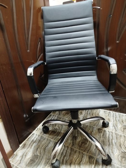 Ofis uchun kreslo