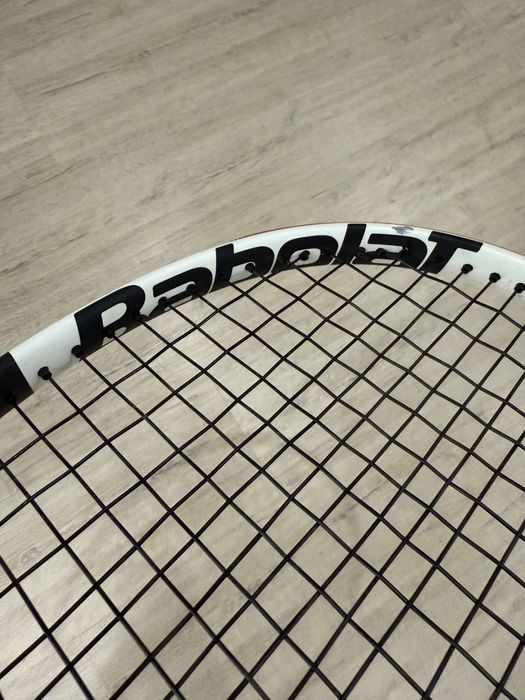 Продам теннисную ракетку Babolat