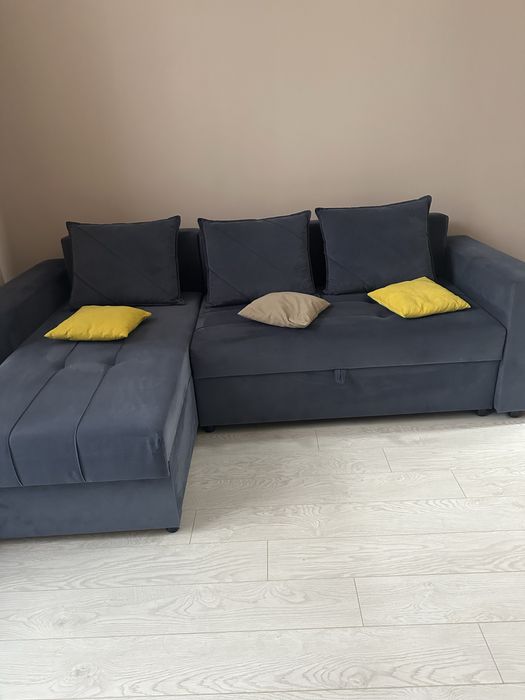 Диван синий в хорошем состоянии