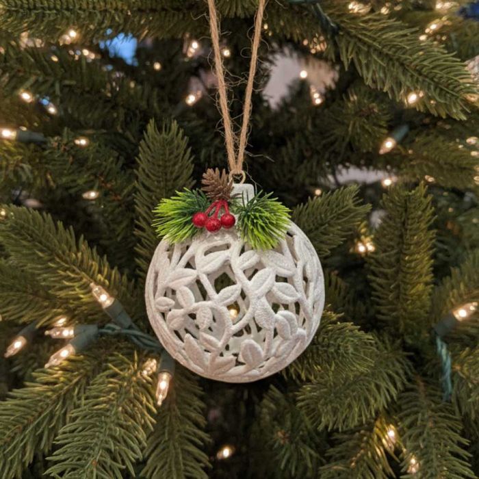 Коледни играчки за елха „Winter White Elegance“