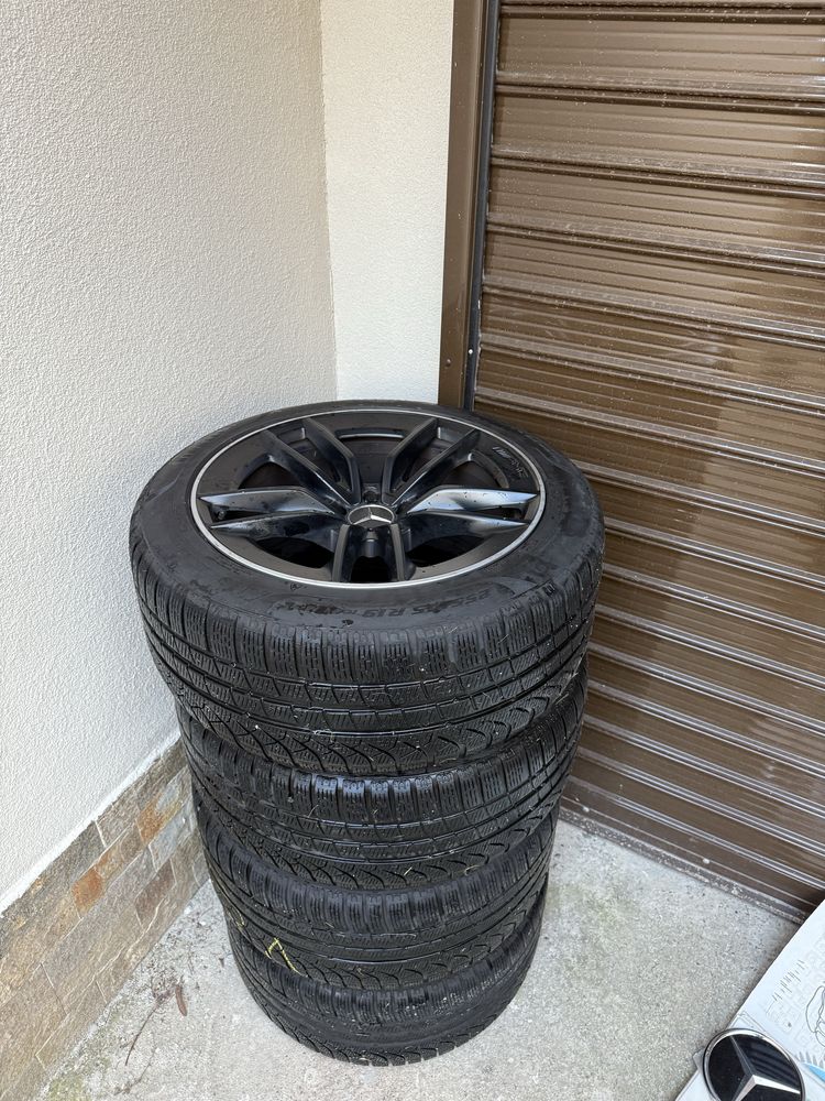 Mercedes GT джанти с гуми PIRELLI 255/45/19 285/40/19