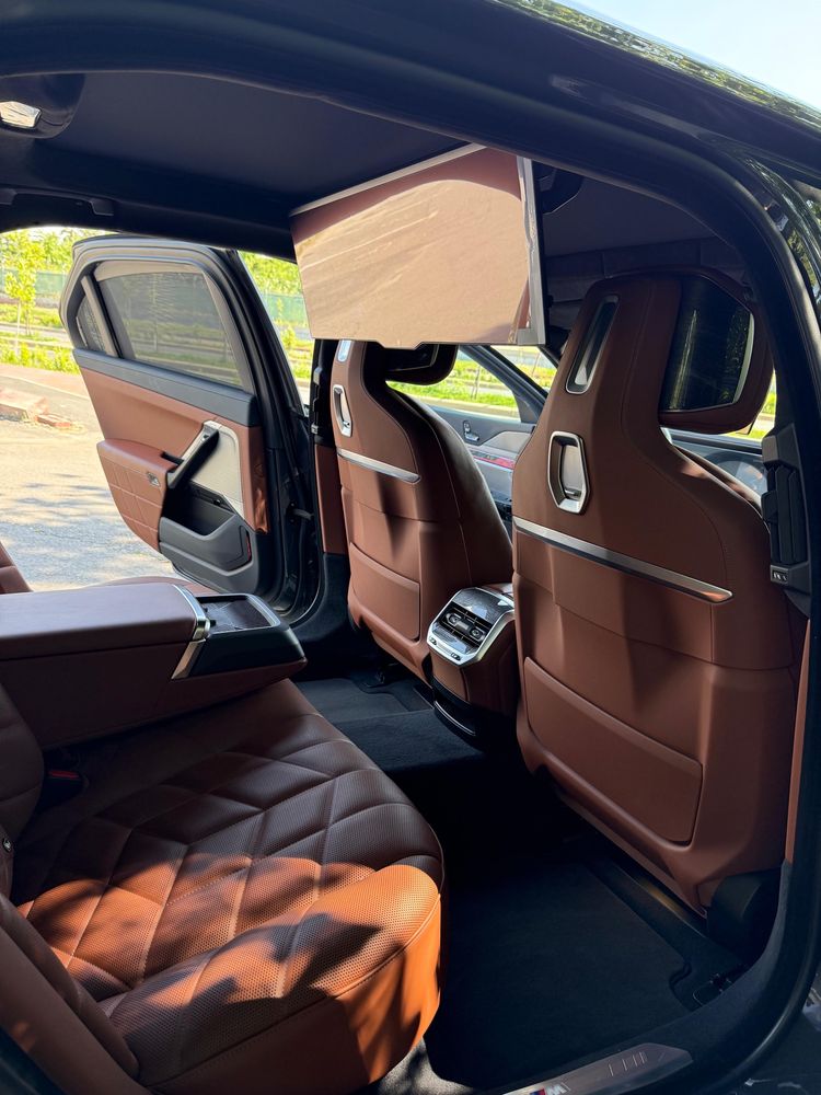BMW 740d long - theatre cinema