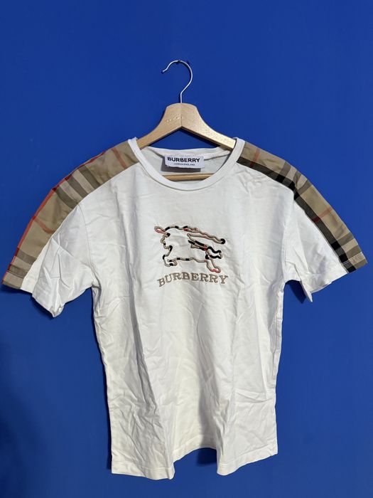 Продавам тениска на BURBERRU