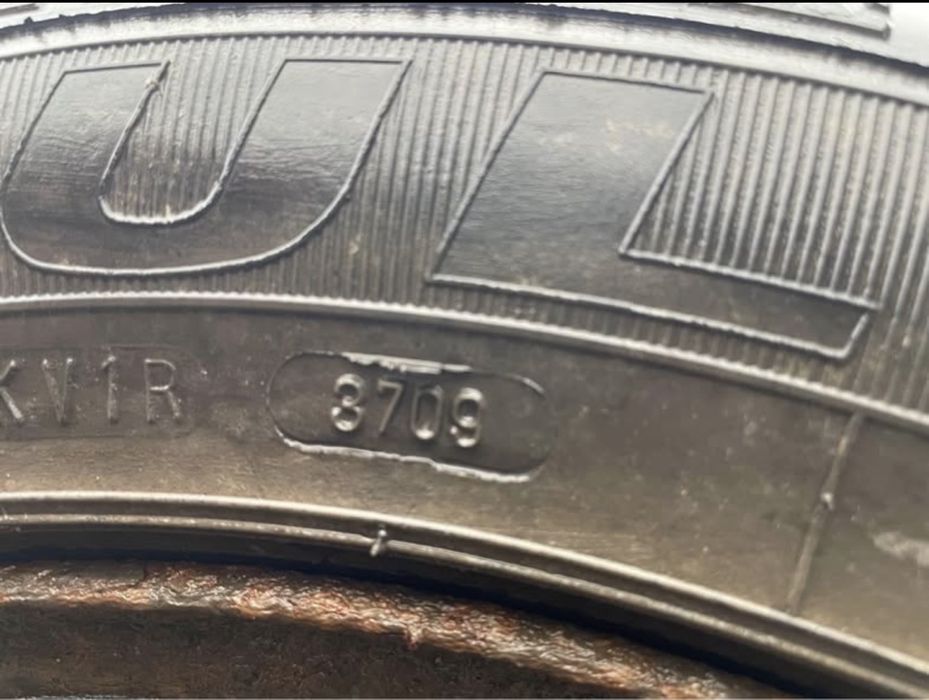 Vand cauciucuri de iarna 205/55/16 impreuna cu jenti,capace VW