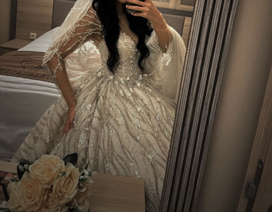 Булчинска рокля тип принцеса, було и аксесоари