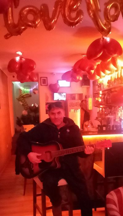 Muzica live pentru  petreceri evenimente partyuri private voce chitara