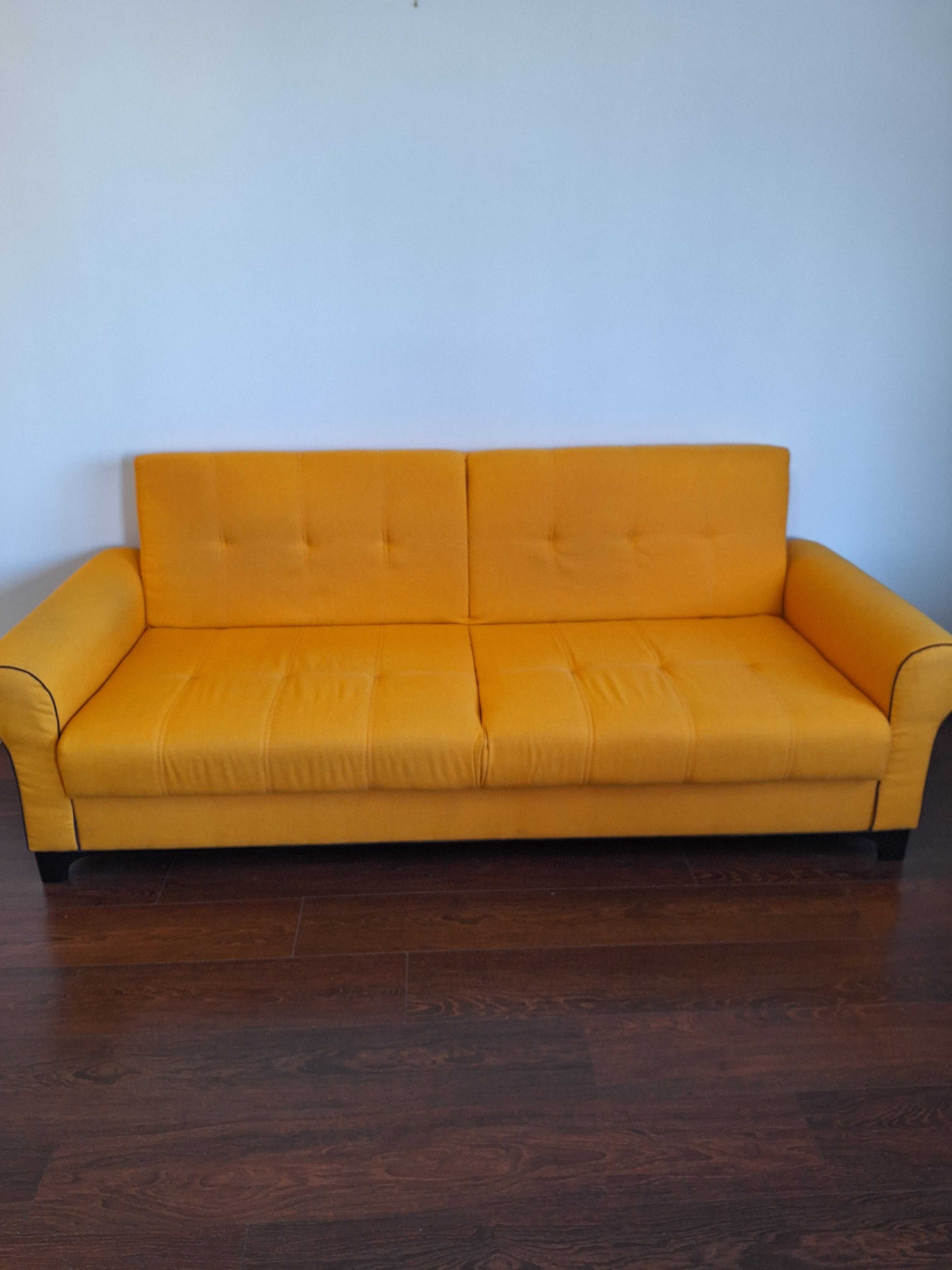 свеж и стилен неизползван диван