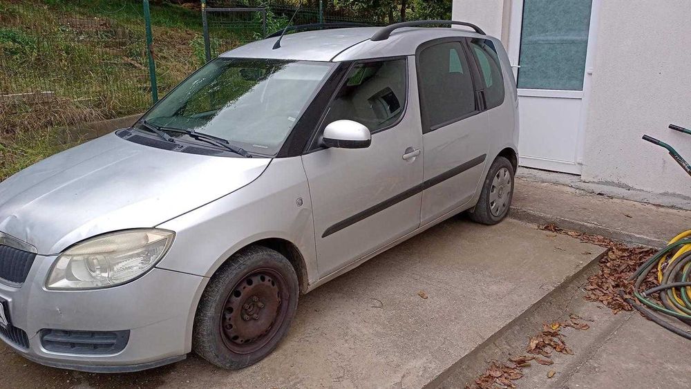 Vând Skoda Roomstar