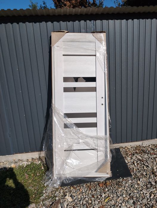 Usa interior 203x78 Bricodepot cu geamul spart