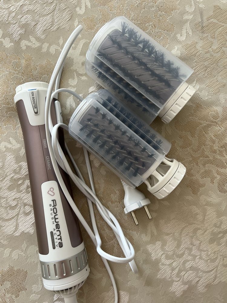 Продам фен-щетку ROWENTA