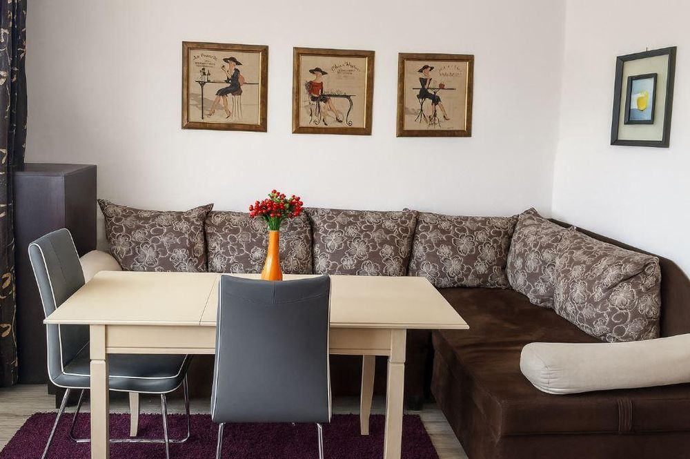 Двустаен апартамент в района на Цветен квартал!