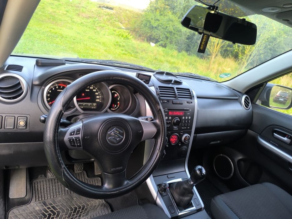 Vând Suzuki grand Vitara 4x4 permanent