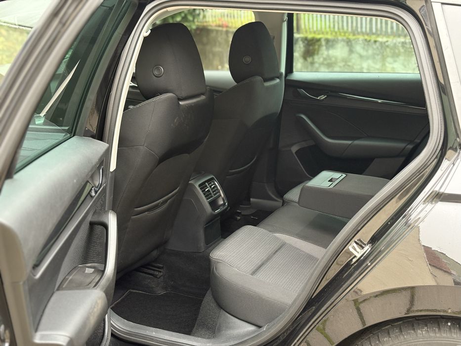 Skoda Octavia:2.0-150 Faruri Matrix/Navi/Lane assist/Volan incalzit