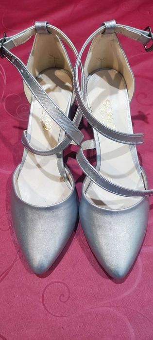 Дамски сребристи обувки