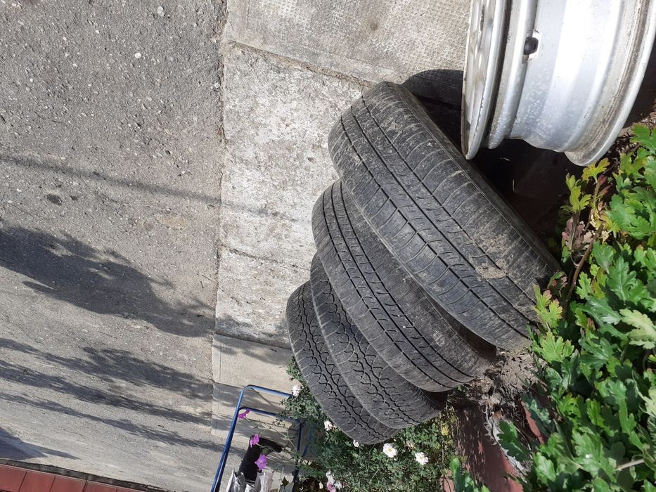 Vand 4 roti de aluminiu cu cauciucuri de vara
