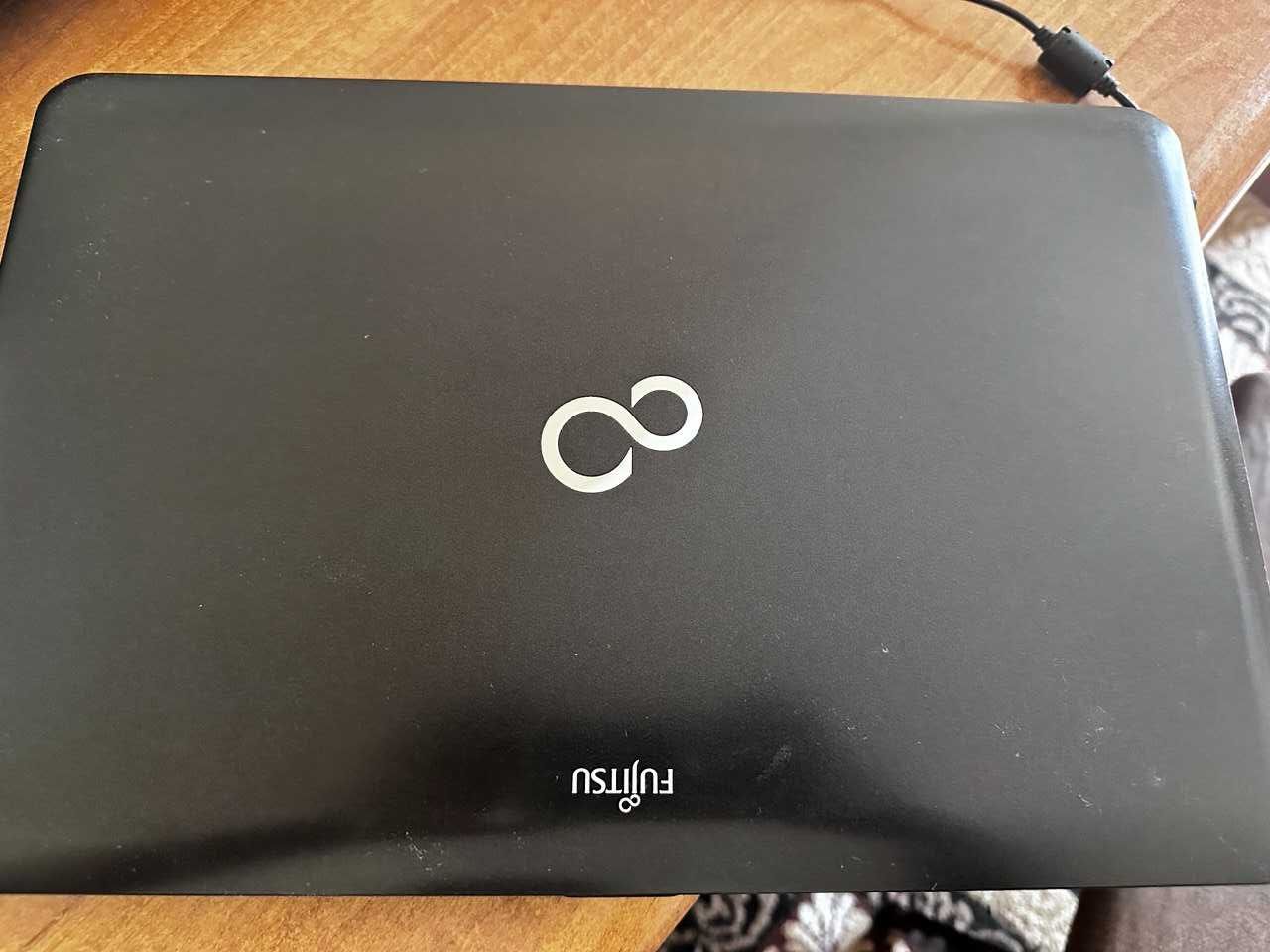 Ноутбук сотилади. Fujitsu