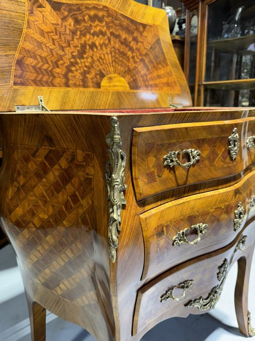 Comodă deosebită din lemn masiv, cu blat rabatabil