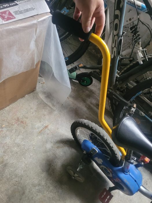 Vând bicicleta btwin cu rotile pe 14