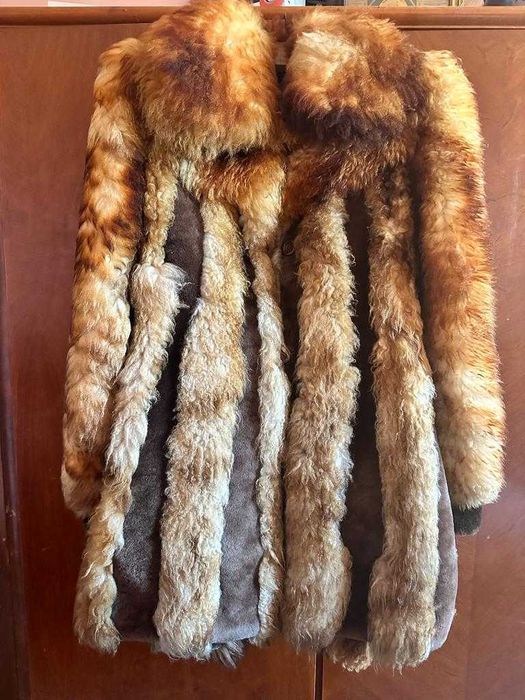 Haina din blana naturala in stare perfecta MOUTON DORE