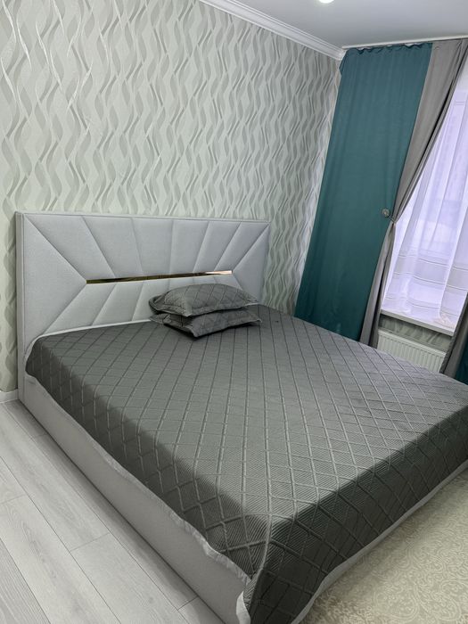 Продам срочно  кровать с матрасом вместе размер  200*200