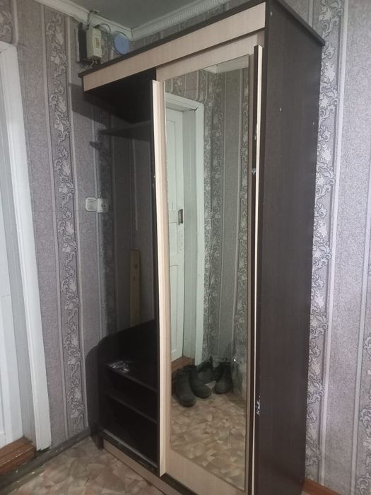 Продаётся прихожая с зеркалом!