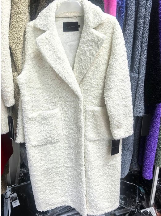 Тедди сатылады екі түсінен де бар.