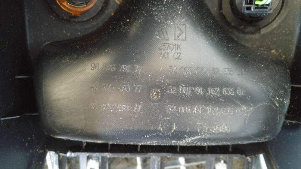 consola centrala citroen c3 picasso sh dupa 2009 9682879177