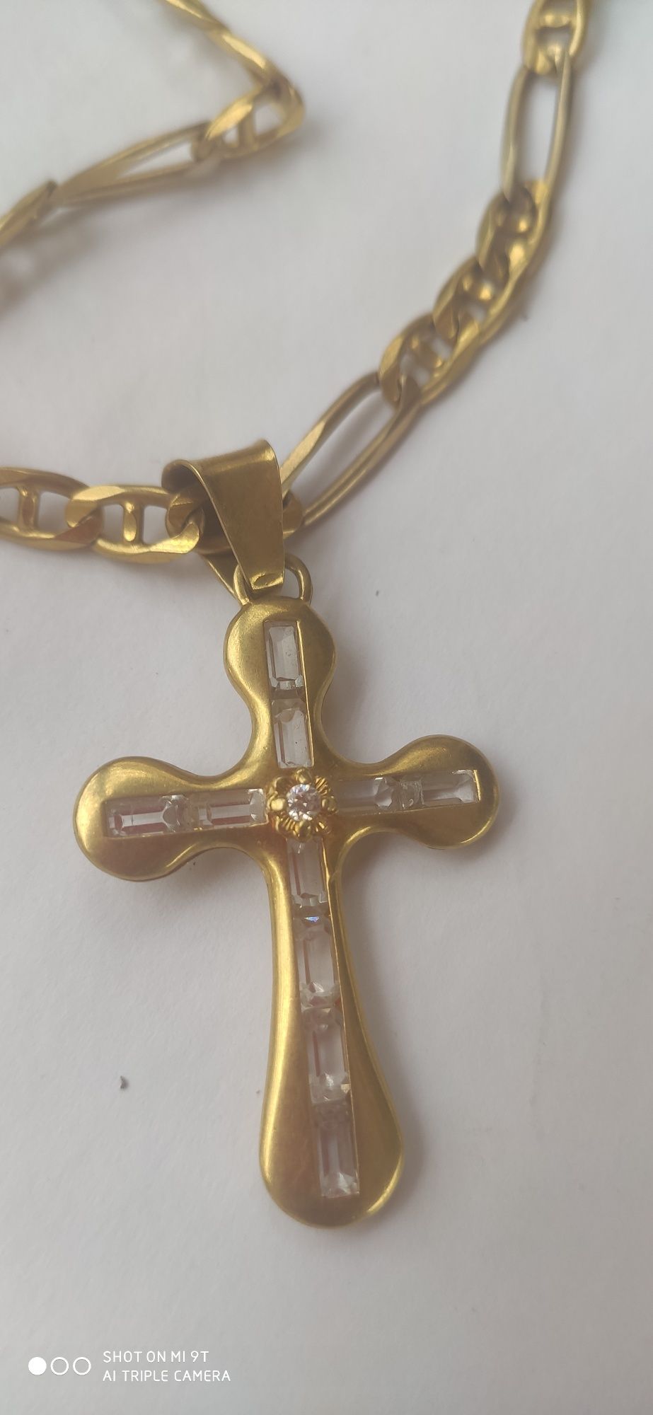 Золотая цепь с крестом