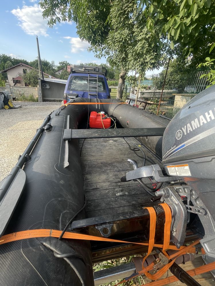 Raptor XWJDE-300 с извънбордов двигател Yamaha Four Stroke 9.9 к.с