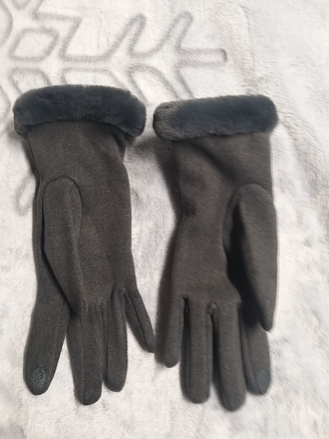 Елегантни дамски ръкавици