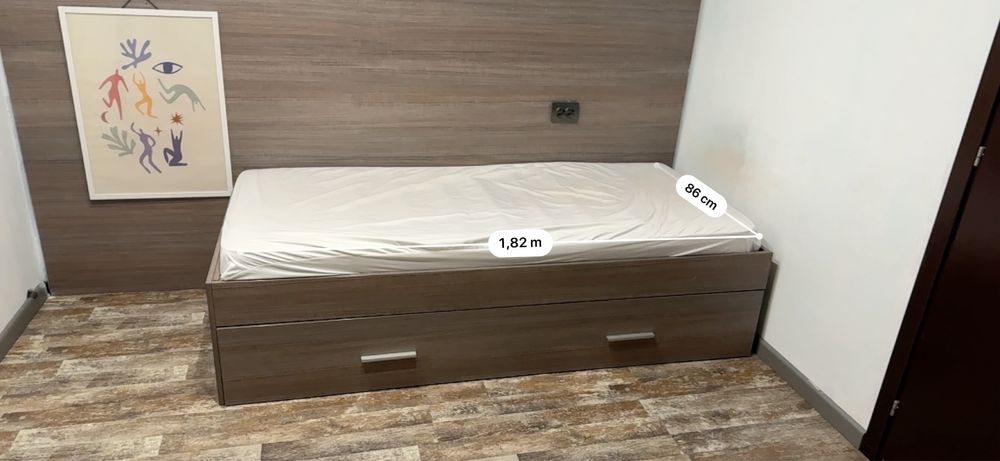 Единични легла с матраци и протектори