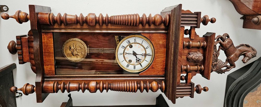Ceas de perete cu pendula Kienzle