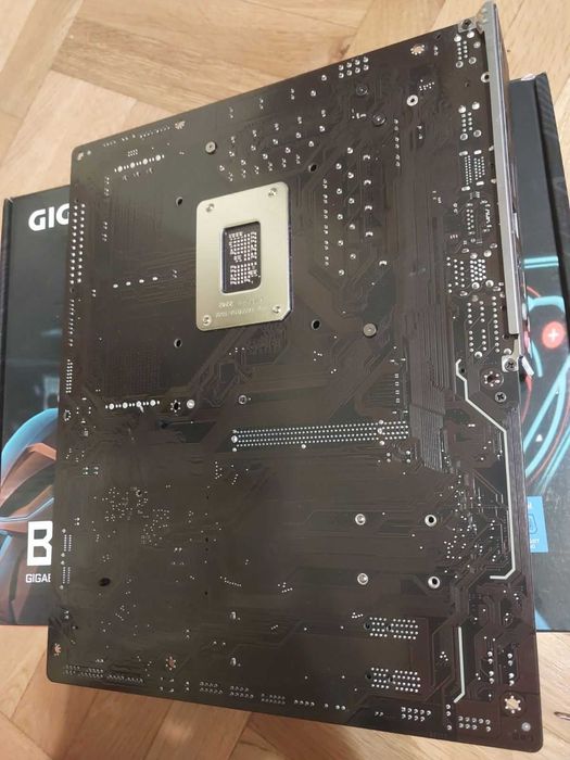 Intel Core i5 12600KF + Gigabyte B760 Gaming X DDR5