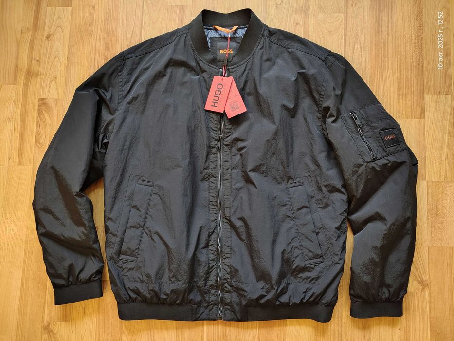 Куртка-бомбер Hugo Boss (Германия),утепленная,оригинал,новая,р-р 52