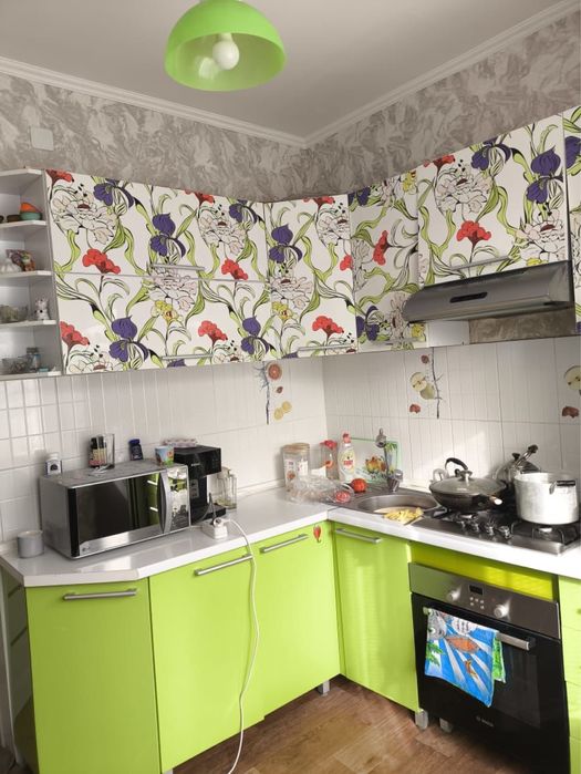 Продам кухнонный гарнитур в хорошем состоянии. 128 на 145.