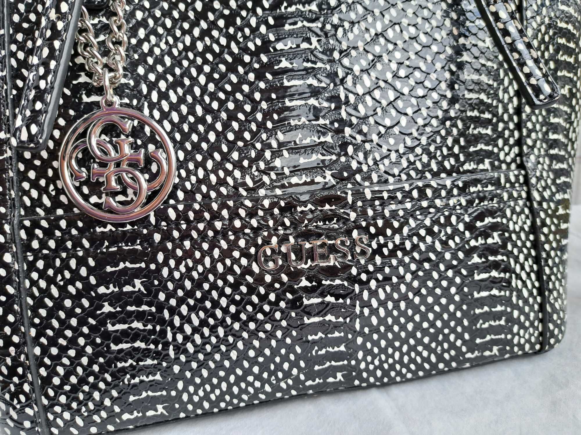 дамска чанта GUESS,черно /бяла
