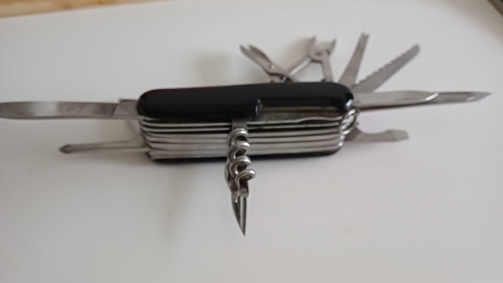 Briceag Multifunctional 17 in 1