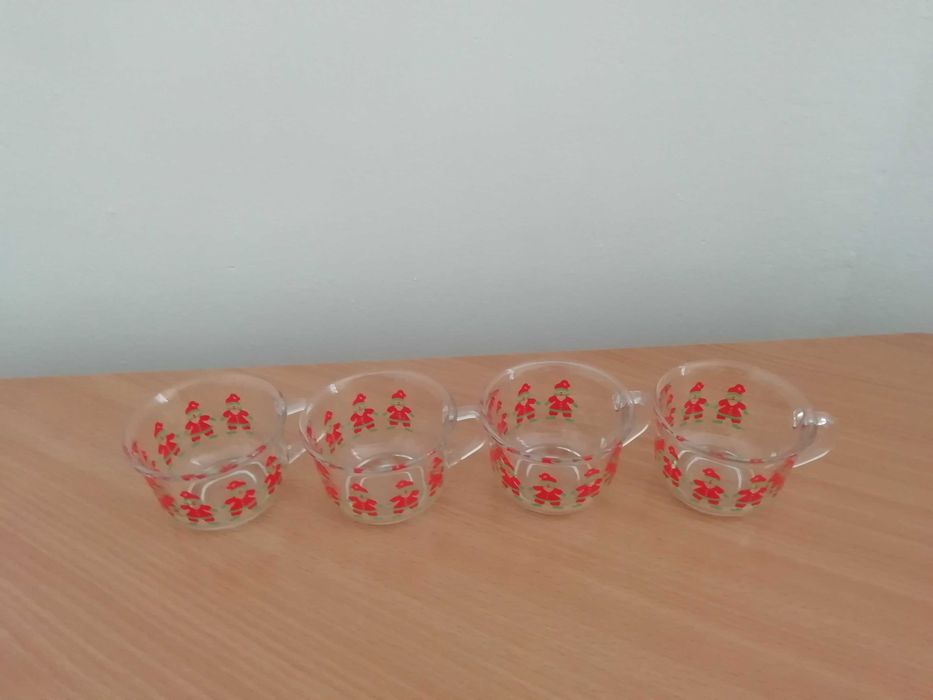 4 броя оригинални стъклени чаши за греяно вино с Дядо Коледа, arcoroc