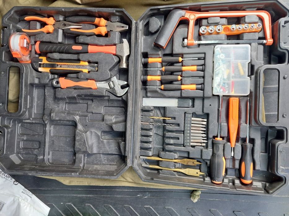 Кутия и инструменти  от Винтоверт Kraft Word