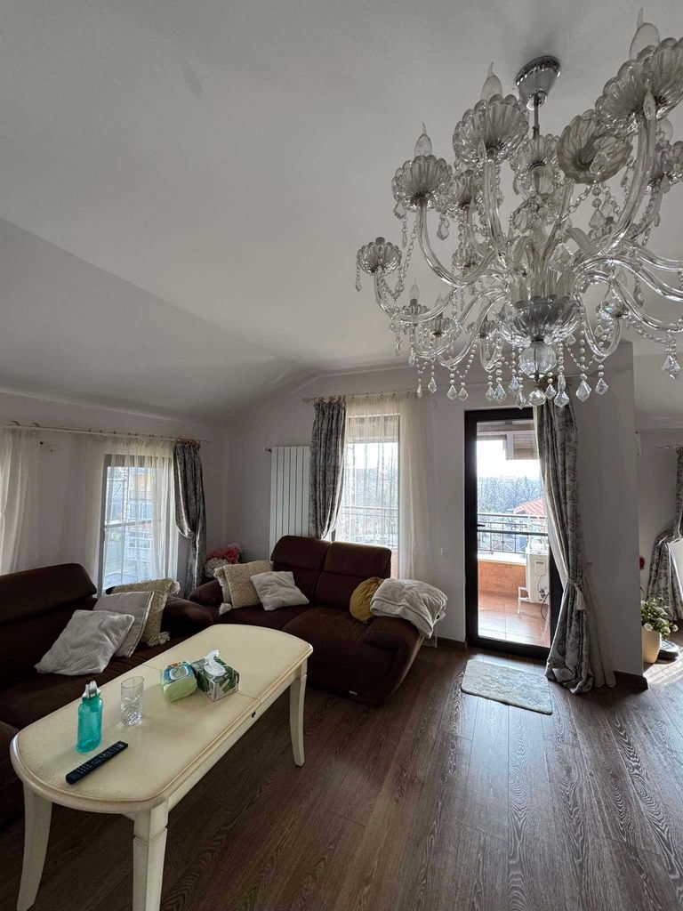 Продава се Тристаен апартамент в Казанлък - 133 кв.м за 1342 €/кв.м - Снимка #1