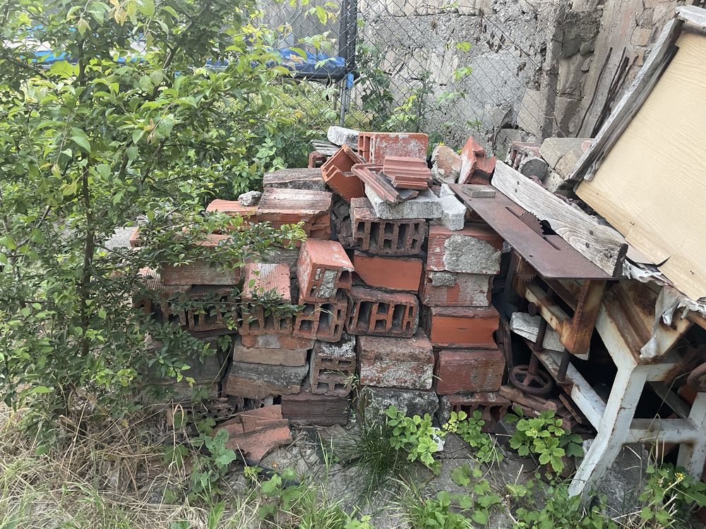 Продавам Тухли четворки