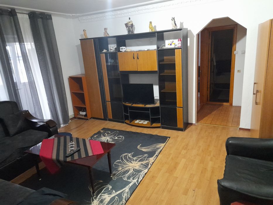 Inchiriez apartament  Buzau, micro 14, 1500 lei