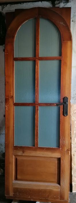 Ușa din masiv, brad